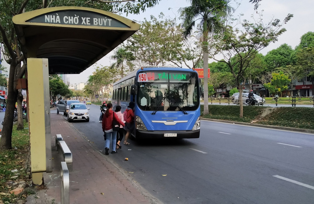 tái cấu trúc và phát triển mạng lưới vận tải hành khách cộng cộng bằng xe buýt trên địa bàn thành phố.