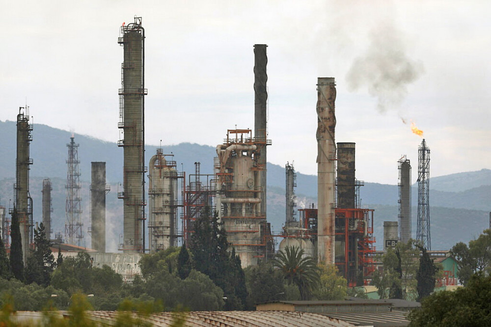 Một nhà máy lọc khí tự nhiên ở Mexico - quốc gia đang dần hạ thấp các mục tiêu khí hậu  và năng lượng sạch - Ảnh: Reuters