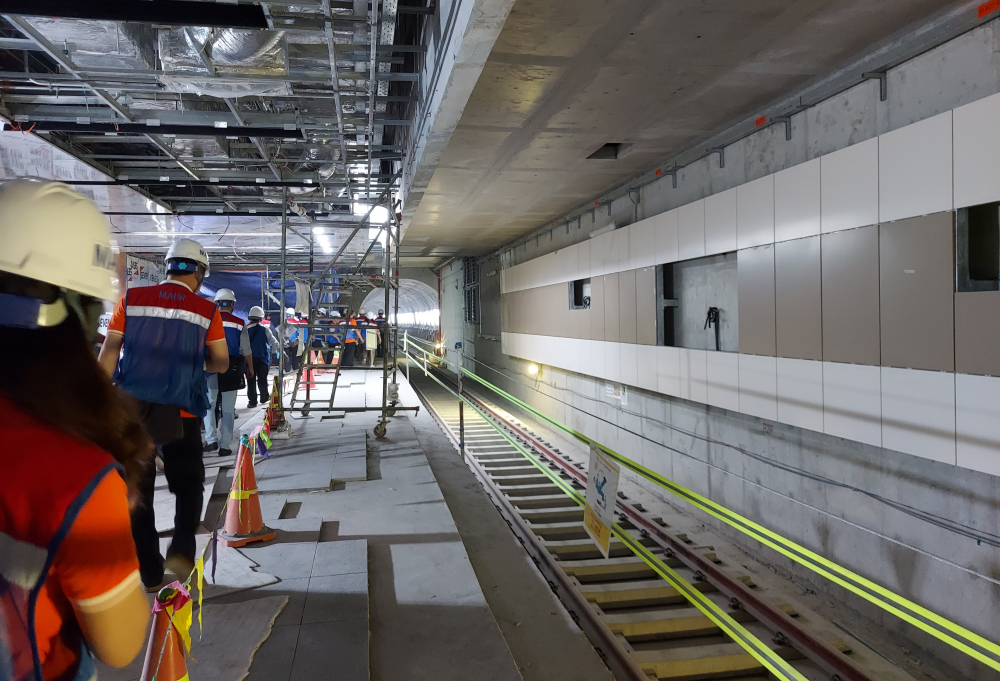 Tuyến Metro số 1 dự kiến đi vào hoạt động vào năm 2022; tuyến Metro số 2 dự kiến khởi công trong năm 2021.