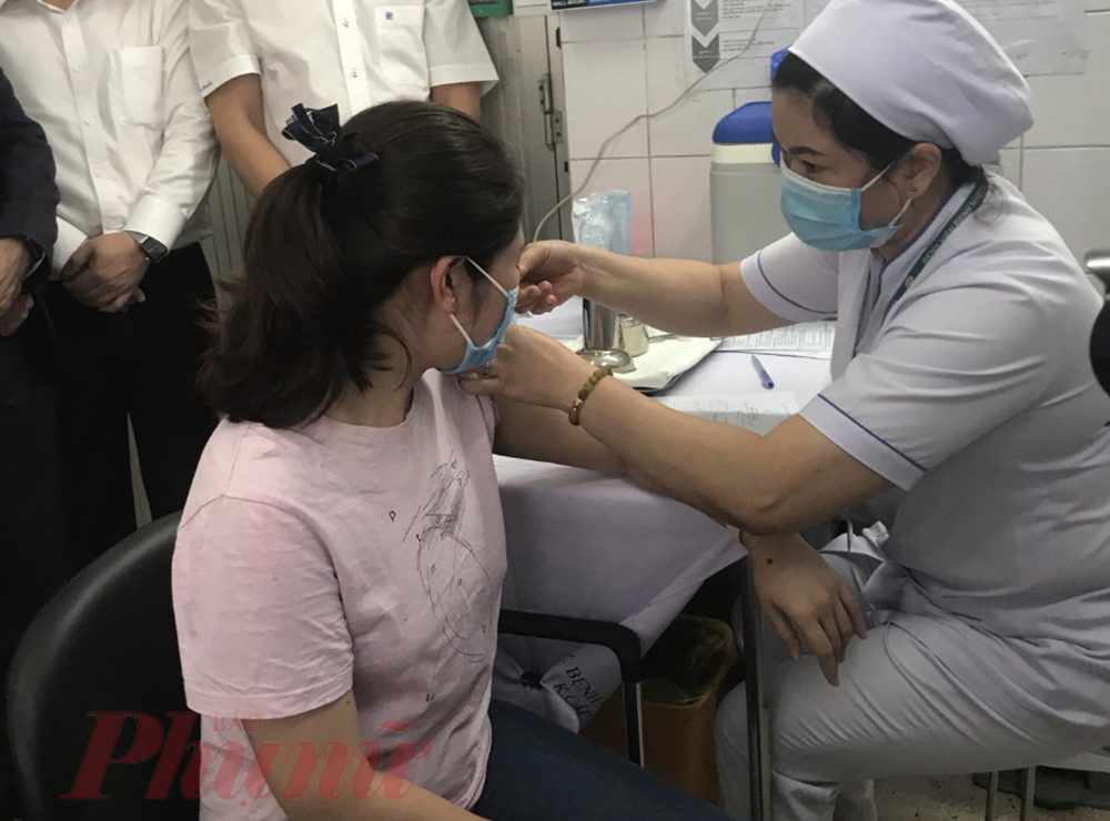 Bác sĩ Dư Lê Thanh Xuân - khoa Hồi sức cấp cứu Hồi sức tích cực - Chống độc người lớn, Bệnh viện Bệnh nhiệt đới, cũng là một trong những bác sĩ điều trị cho bệnh nhân 91