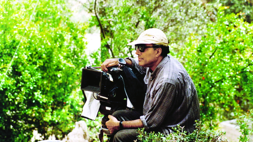 Kiarostami trên phim trường năm 1999 Ảnh: Everett