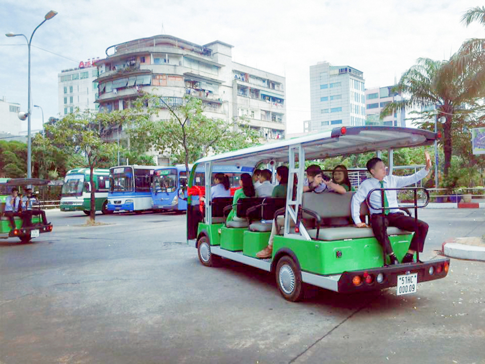 Xe buýt điện chạy tuyến D1 từ công viên 23/9 đến Thảo Cầm Viên - Ảnh: Mai Linh