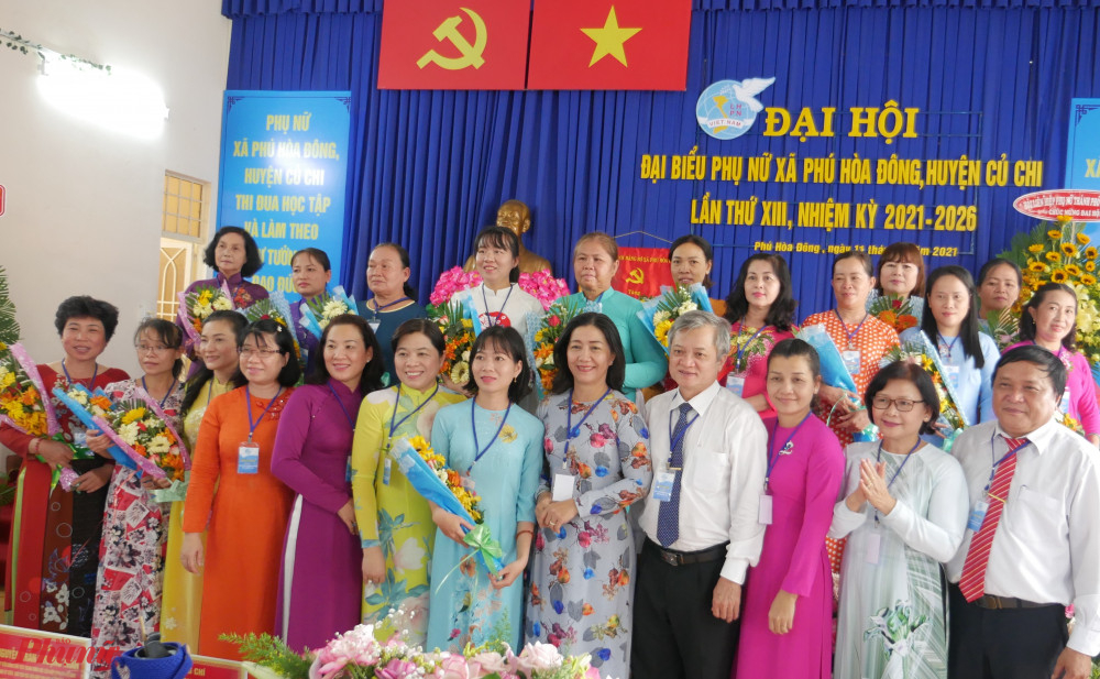 Ban chấp hành Hội LHPN xã Phú Hòa Đông nhiệm kỳ mới ra mắt trước Đại hội