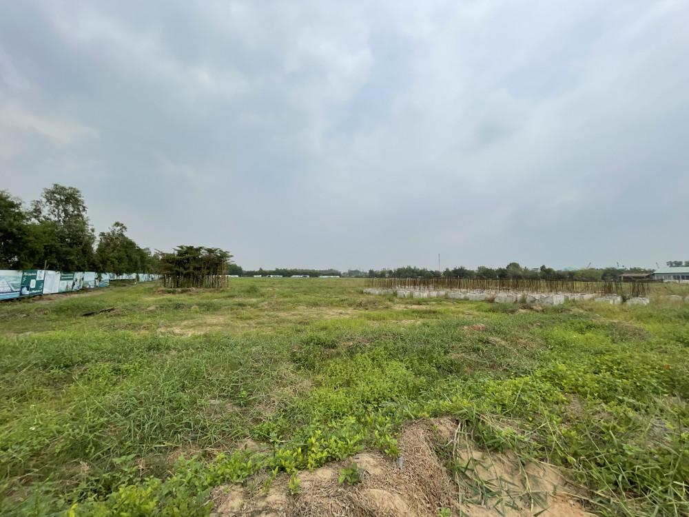 Dự án Khu dân cư Bình Lợi, huyện Bình Chánh chưa triển khai, cỏ mọc um tùm đã rao bán rầm rộ