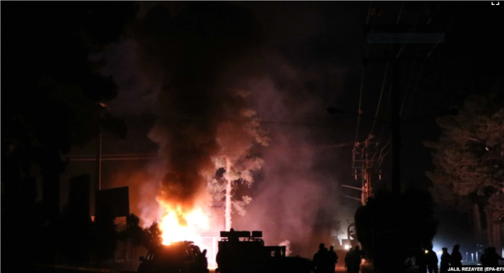Vụ đánh bom bằng xe hơi xảy ra tối 12/3 tại tỉnh Herat, Afghanistan - Ảnh: EPA