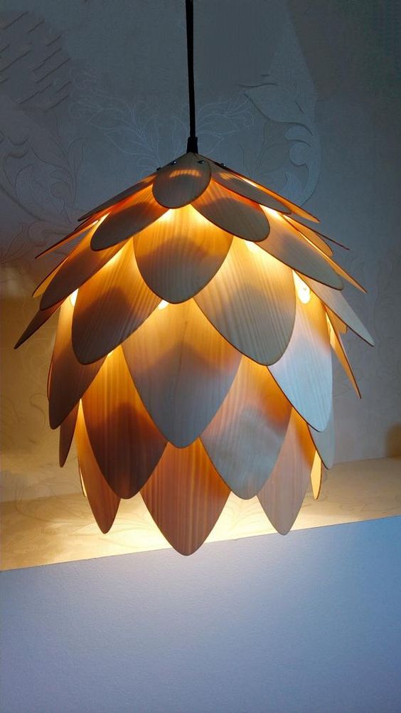 Hình 5. Chiếc đèn mặt dây chuyền sáng tạo bằng ván ép mô phỏng bông hoa là một ý tưởng thú vị cho không gian hiện đại