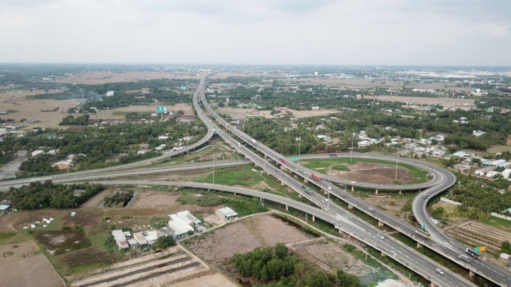 TPHCM và tỉnh Long An đề xuất thực hiện hàng loạt dự án giao thông kết nối hai địa phương để phát triển