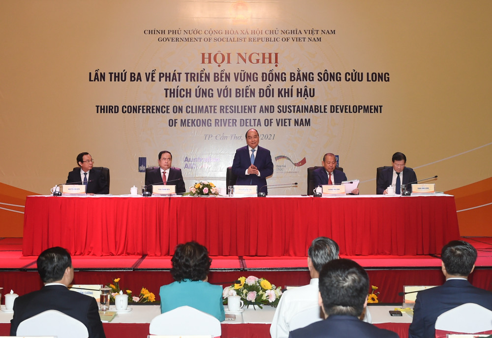 Thủ tướng Nguyễn Xuân Phúc cùng các thành viên Chính phủ chủ trì hội nghị