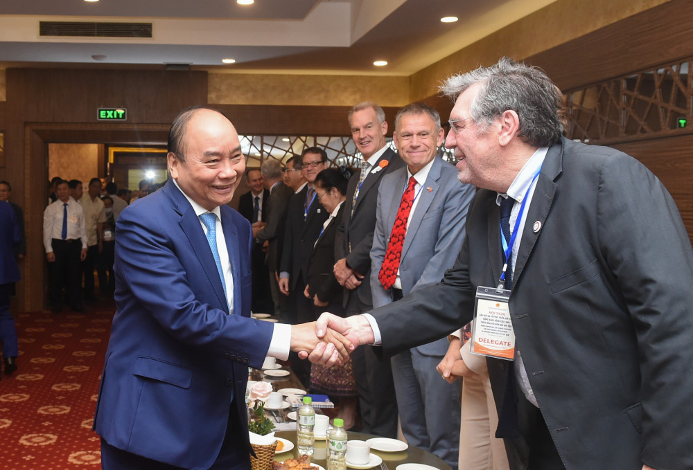 Thủ tướng Nguyễn Xuân Phúc tiếp các đại biểu quốc tế bên lề hội nghị về phát triển bền vững ĐBSCL