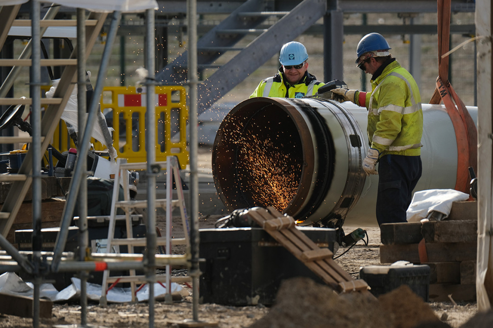 Công nhân thi công đường ống dẫn khí đốt Nga – Đức Dòng chảy phương Bắc 2 - Ảnh: Getty Images
