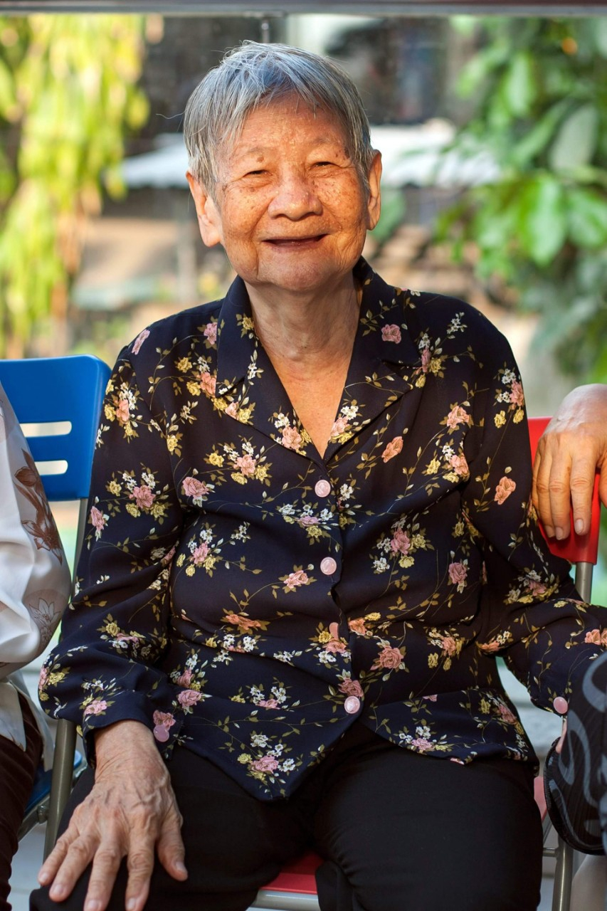 Với chúng tôi, dì Hà Phương Già luôn thường trực nụ cười hồn hậu thế này- ảnh Duy Trân
