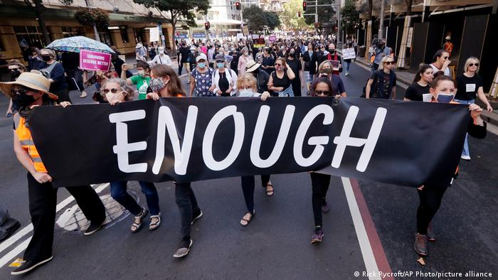 Hàng ngàn người biểu tình ở Sydney đòi công lý cho phụ nữ - Ảnh: AP