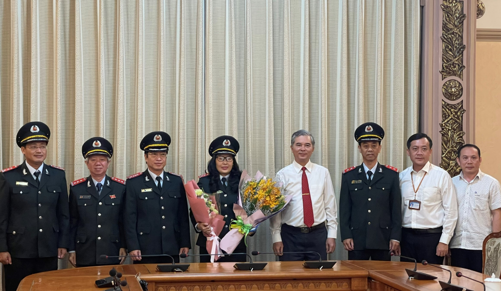 Lãnh đạo TPHCM chúc mừng bà Nguyễn Thị Thanh Thủy nhận chức Phó Chánh Thanh tra TPHCM.