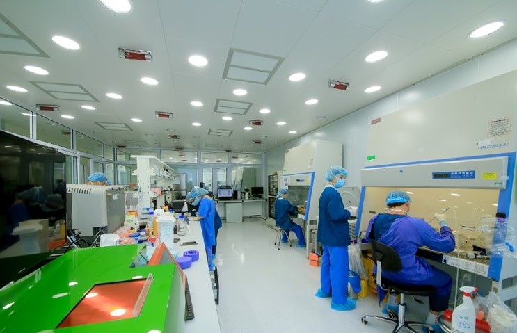 Vinmec đang từng bước đưa các liệu pháp chăm sóc sức khỏe tiên tiến của thế giới đến với người dân Việt Nam như ozone, miễn dịch tự thân, ứng dụng tử vi sinh học… Ảnh: Vinmec cung cấp