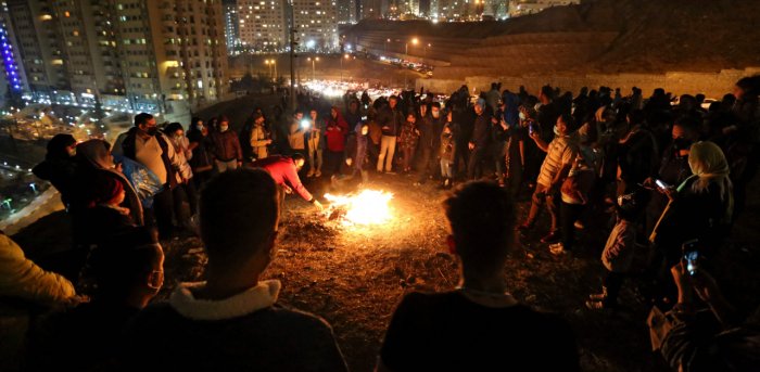 Hơn 1.000 người thương vong  khi đám đông trên khắp Iran nhảy lên đống lửa và bắn pháo hoa trong lễ hội lửa hàng năm