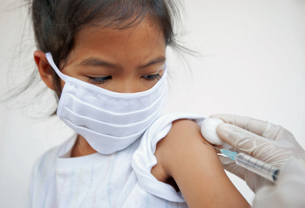 Đại học Oxford ngày 13/2 đã thông báo triển khai nghiên cứu đánh giá độ an toàn và phản ứng miễn dịch ở trẻ em của vắc xin ngừa COVID-19 của AstraZeneca bào chế