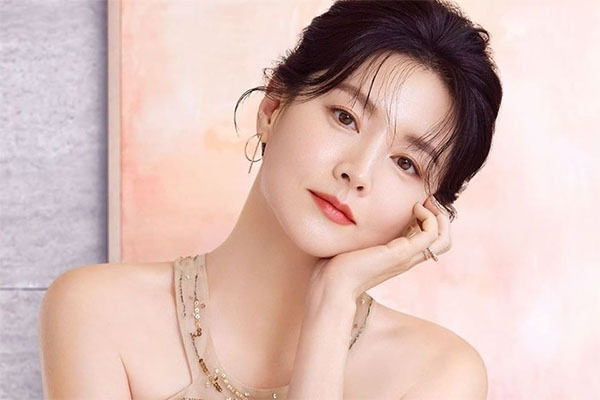 Lee Young Ae vào vai nữ cảnh sát trong dự án mới.