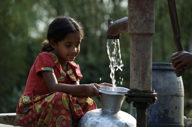 Khoảng 1/3 dân số trên toàn cầu, tương đương 2,2 tỷ người, hiện không có nguồn nước sạch để uống