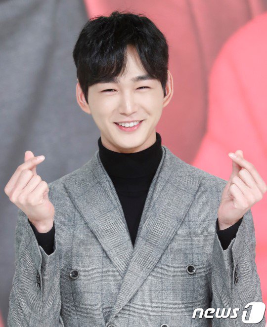 Lee Won Geun tích cực xem xét vai diễn trong One the Woman.