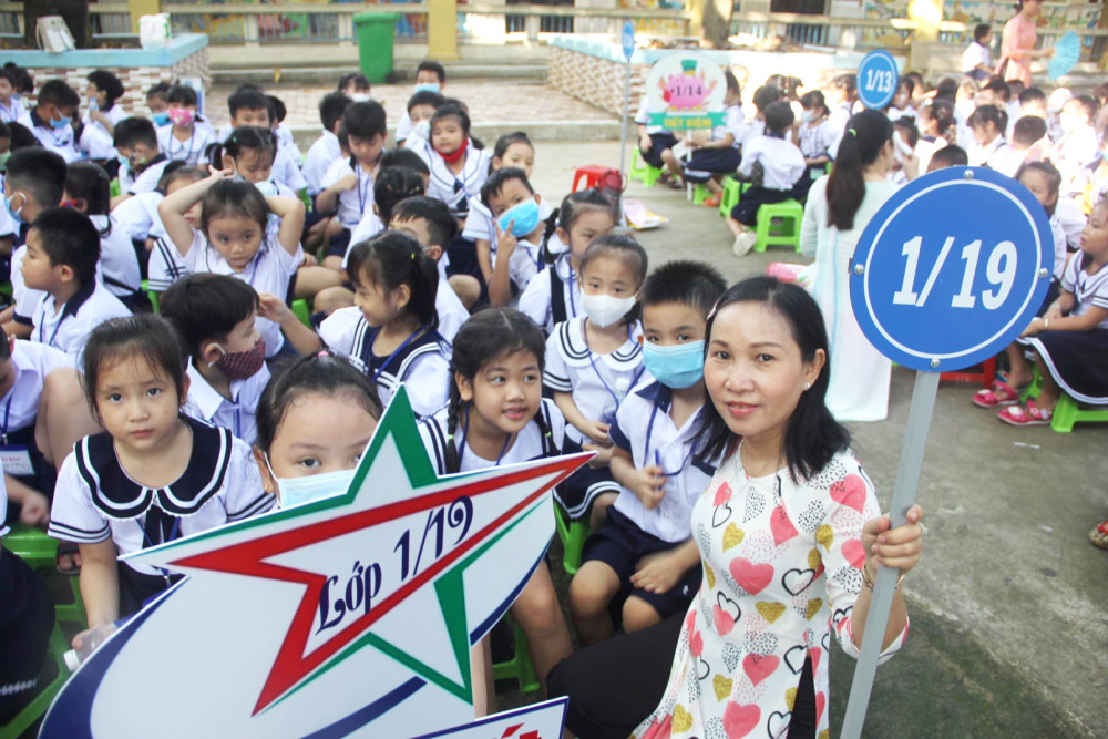 Học sinh Trường tiểu học Lê Văn Thọ (Q.12) chỉ học một buổi/ngày - Ảnh: Quỳnh Phạm