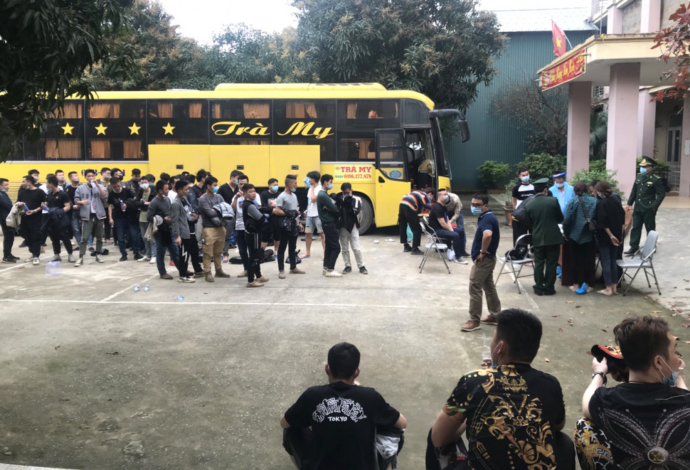 Chiếc xe khách chở 53 người Trung Quốc bị phát hiện, bắt giữ khi chạy qua Nghệ An