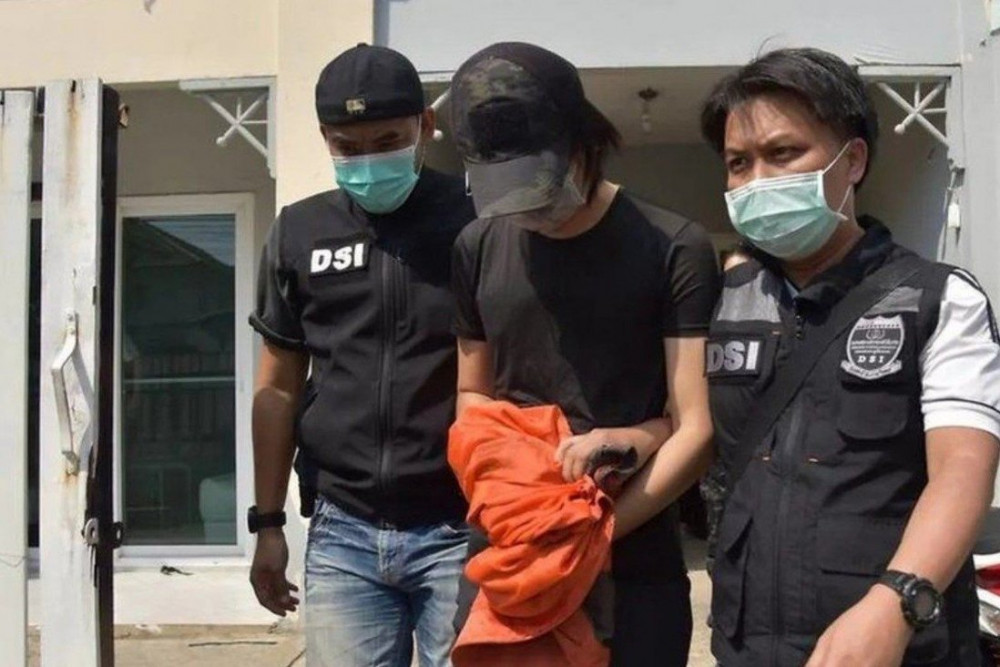 Cảnh sát bắt giữ Danudetch Saengkaew - Ảnh: DSI