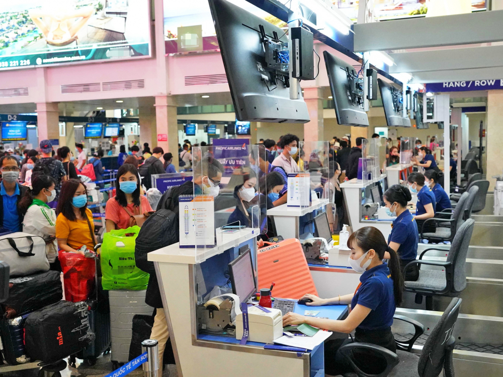 Sự cạnh tranh của các hãng hàng không khiến giá vé giảm, chất lượng dịch vụ tốt hơn - Ảnh: Đông Quân