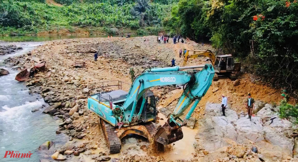 Khu vực bãi bồi bên trái suối Rào Trăng hy lực lượng tìm cứu hộ, cứu nạn đặt niềm tim tại địa điểm tìm kiếm mới