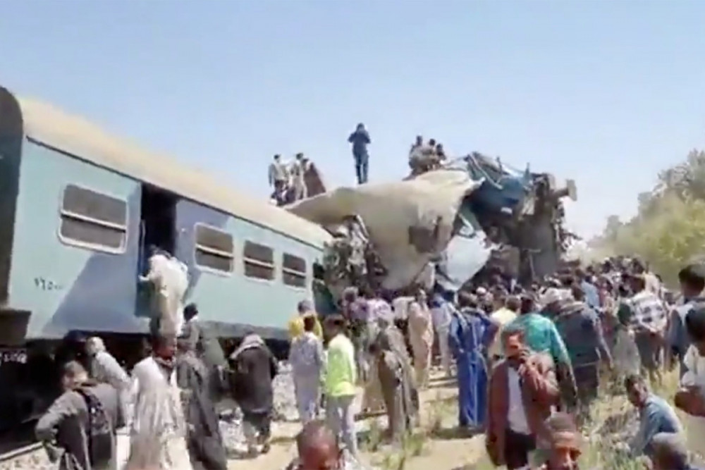 Hệ thống đường ray và tàu hỏa lạc hậu khiến nhiều vụ tai nạn đã xảy ra ở Ai Cập - Ảnh: AFP
