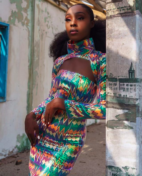 Abena Appiah và trang phục, kiểu trang điểm làm nổi bật vẻ đẹp của phụ nữ gốc Phi.