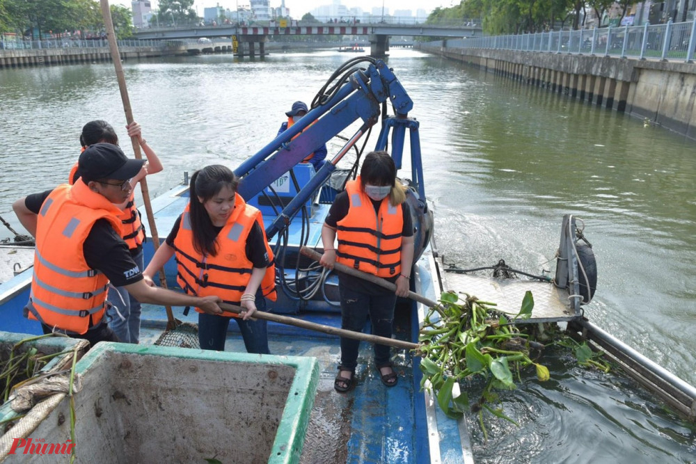 Tình nguyên viên khắp nơi cùng hành động bảo vệ môi trường 