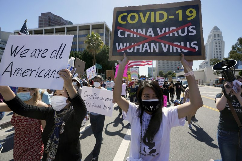 Biểu tình chống tội ác thù hận người châu Á ở Los Angeles (Mỹ) - Ảnh: AP