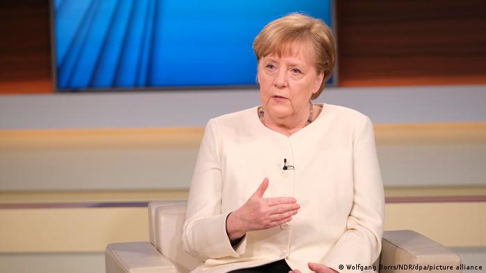 Thủ tướng Angela Merkel thúc ép các biện pháp hạn chế COVID-19 cứng rắn