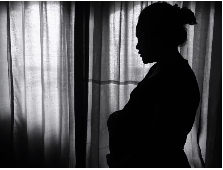 phụ nữ có thai độc thân ở Trung Quốc đối mặt với một vùng xám pháp lý nơi họ không thể với các dịch vụ truy cập công cộng cho bản thân và con cái