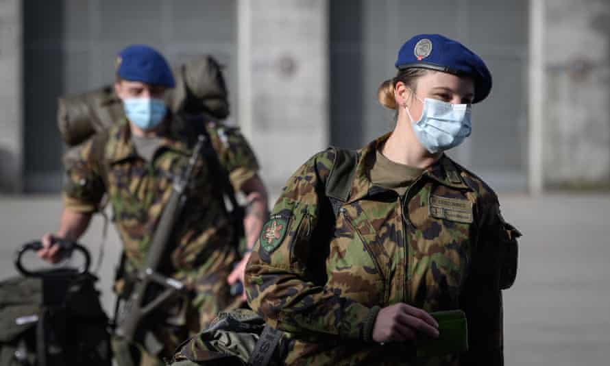 Quân đội Thụy Sĩ sẽ thử nghiệm cấp phát cho tân binh nữ đồ lót phù hợp