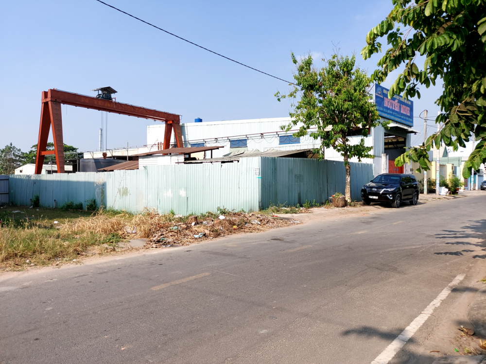 Xưởng cơ khí Nguyễn Minh đã bị xử phạt 25 triệu đồng, nhưng vẫn còn hoạt động trong khu dân cư - Ảnh: Sơn Vinh