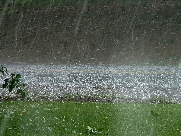 Ngày 4/4 cảnh báo mưa lớn cục bộ, có khả năng mưa đá ở vùng núi bắc Bộ - Ảnh: 