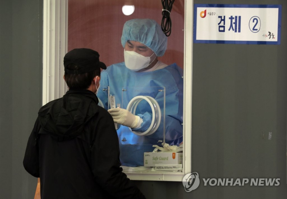 Hàn Quốc tăng cường xét nghiệm COVID-19 khi số ca nhiễm virus tăng cao trong những ngày qua.