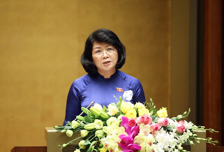 Chiều 5/4, Chủ tịch nước Nguyễn Xuân Phúc đã trình tờ trình miễn nhiệm chức danh Phó chủ tịch nước với bà Đặng Thị Ngọc Thịnh.