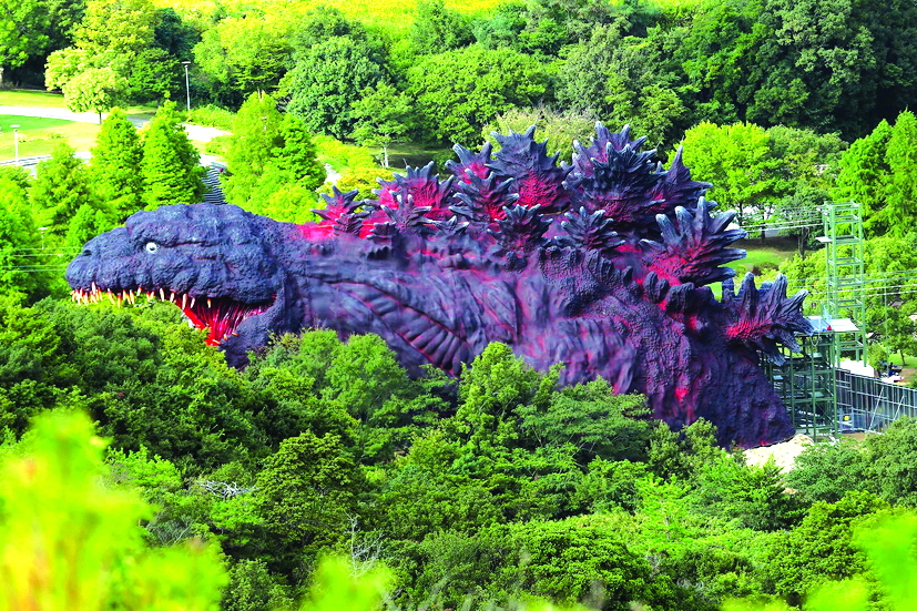 Phát cuồng với giọng nói thánh thót và phong cách đập phá của Godzilla - quái vật vừa đáng sợ vừa có sức mạnh khiến bạn phải trầm trồ. Hãy xem qua hình ảnh của ông vua quái vật này để bắt đầu điều tra trận chiến giữa các nhân vật trong phim.