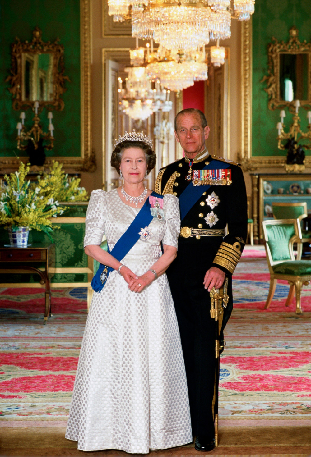 Tháng 11/1997, trong lễ kỉ niệm 50 năm ngày cưới, Nữ hoàng Elizabeth II đã dành những lời đặc biệt khi nói về chồng: “Anh ấy chính là sức mạnh của tôi và đã đồng hành cùng tôi suốt nhiều năm qua”. Đáp lại, Hoàng thân Philip cũng hé lộ sự khoan dung chính là bí quyết để cặp đôi duy trì mối quan hệ bền chặt: 'Tôi nghĩ bài học lớn nhất mà chúng ta học được là: khoan dung là yếu tố quan trọng của bất kỳ cuộc hôn nhân hạnh phúc nào. Nó có thể không quá quan trọng khi mọi việc thuận lợi nhưng lại rất quan trọng khi khó khăn'.