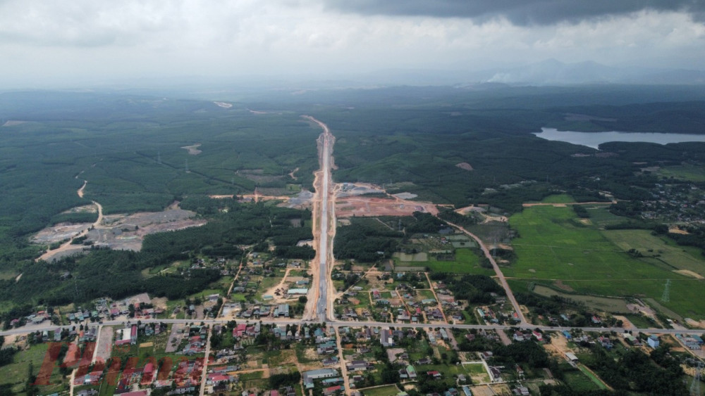 Điểm đầu dự án cao tốc Cam Lộ-La Sơn nhìn từ trên cao