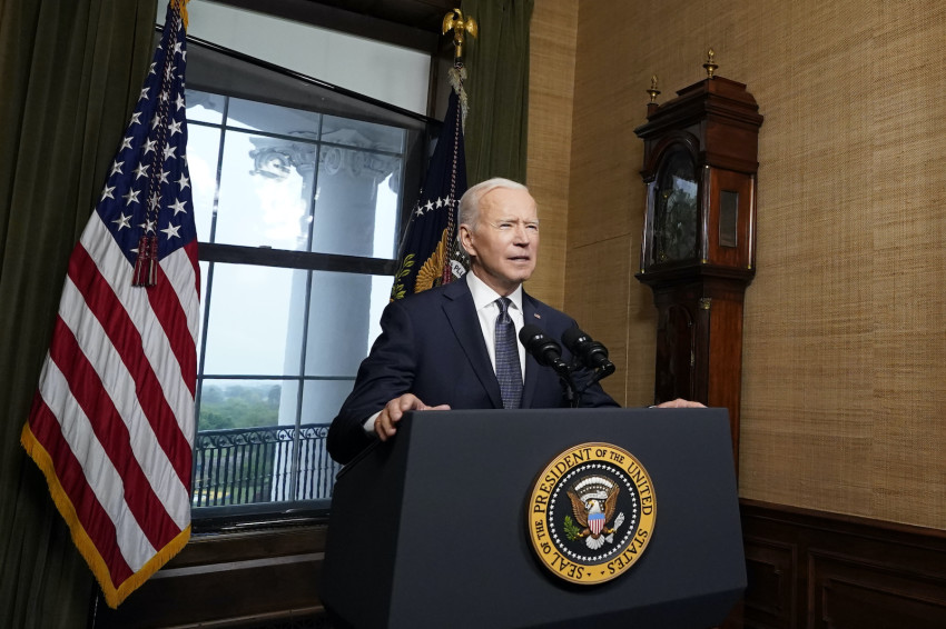 Tổng thống Joe Biden phát biểu từ Phòng Hiệp ước ở Nhà Trắng hôm thứ Tư về việc rút phần còn lại của quân đội Mỹ khỏi Afghanistan. 