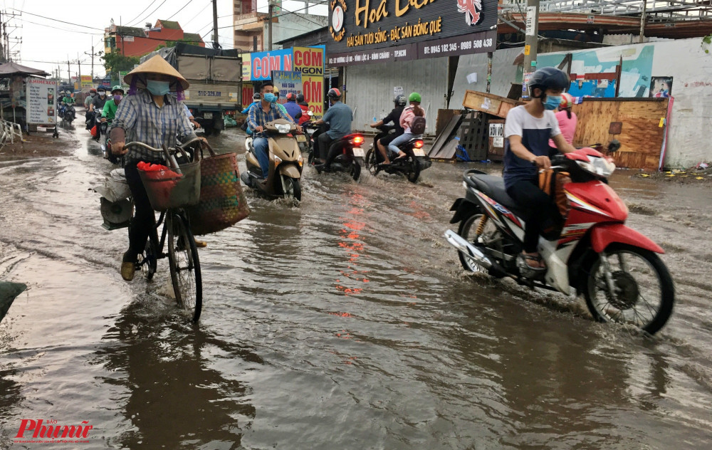 khi có các cảnh báo mưa dông, người dân cần tránh trú ở những nơi an toàn