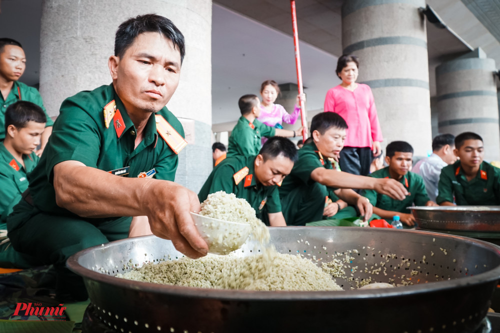 Các đơn vị tham gia cuộc thi hôm nay đến từ nhiều nơi, các khu vực quận, huyện, phường, xã, lực lượng vũ trang, liên đoàn lao động, ...