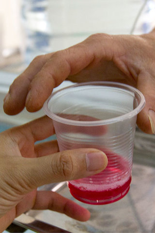 Methadone có màu hồng nên dễ bị nhầm là nước dâu, nước hoa quả