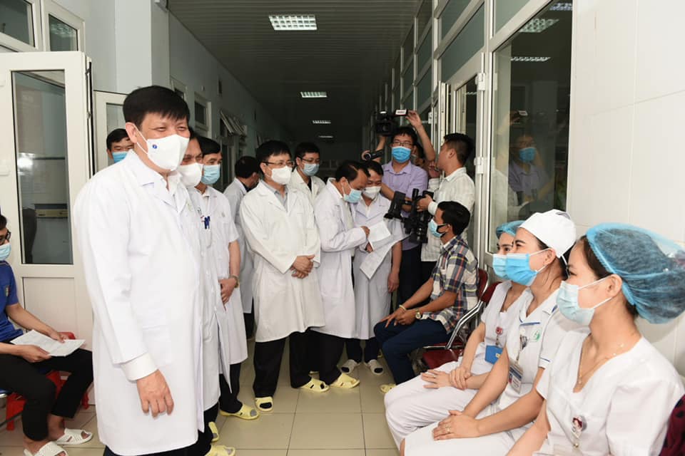 GS.TS Nguyễn Thanh Long- Ủy viên Trung ương Đảng- Bộ trưởng Bộ Y tế đã đi kiểm tra công tác phòng, chống và triển khai tiêm chủng COVID-19 tại tỉnh Nghệ An. 