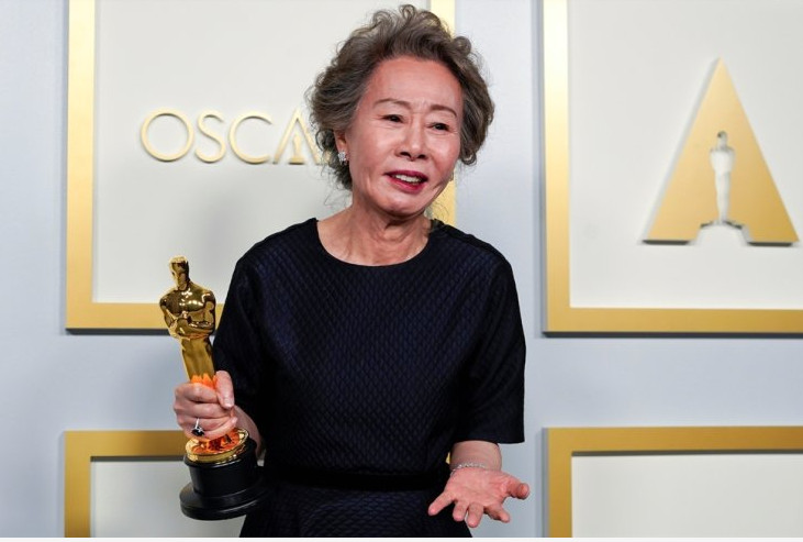 Youn Yuh-jung đoạt giải Nữ diễn viên phụ xuất sắc nhất tại Oscar 2021.