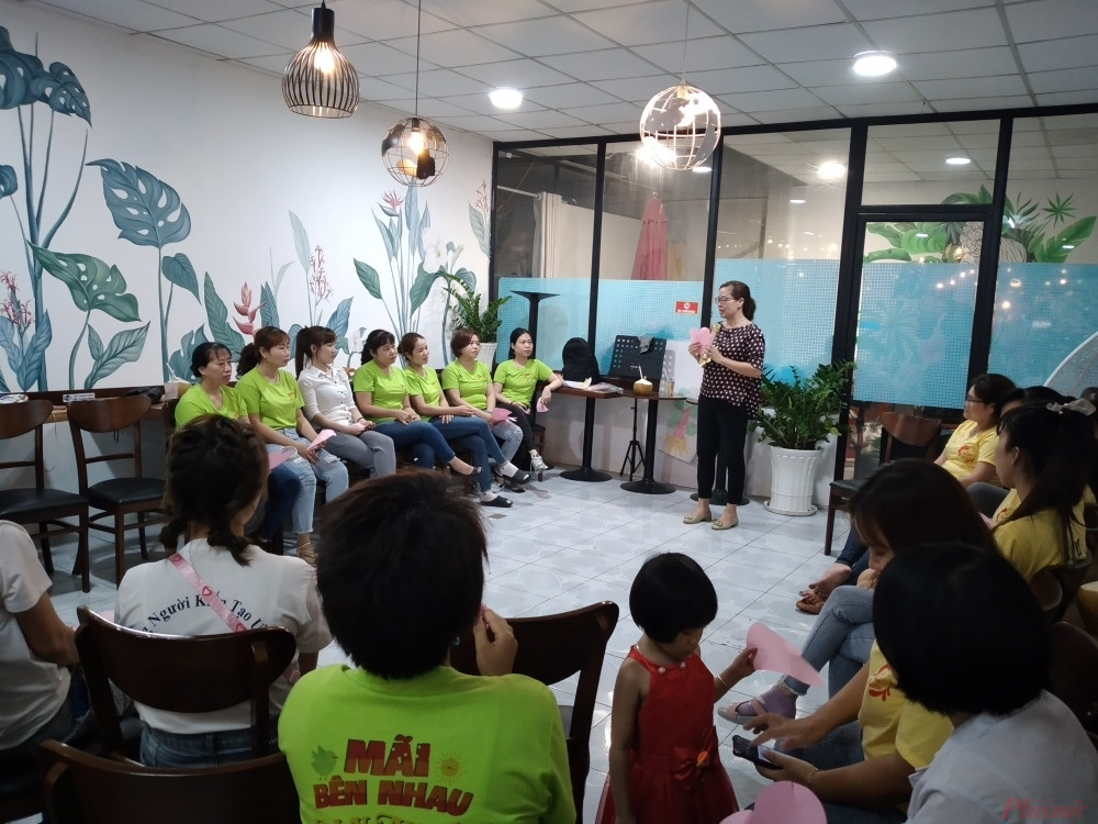 Các buổi tập huấn, truyền thông nâng cao nhận thức về quyền của phụ nữ và phòng chống QRTD nơi làm việc đã giúp nữ công nhân trở nên tự tin hơn để nói lên tiếng nói của mình - Ảnh: Nguyễn Thuận