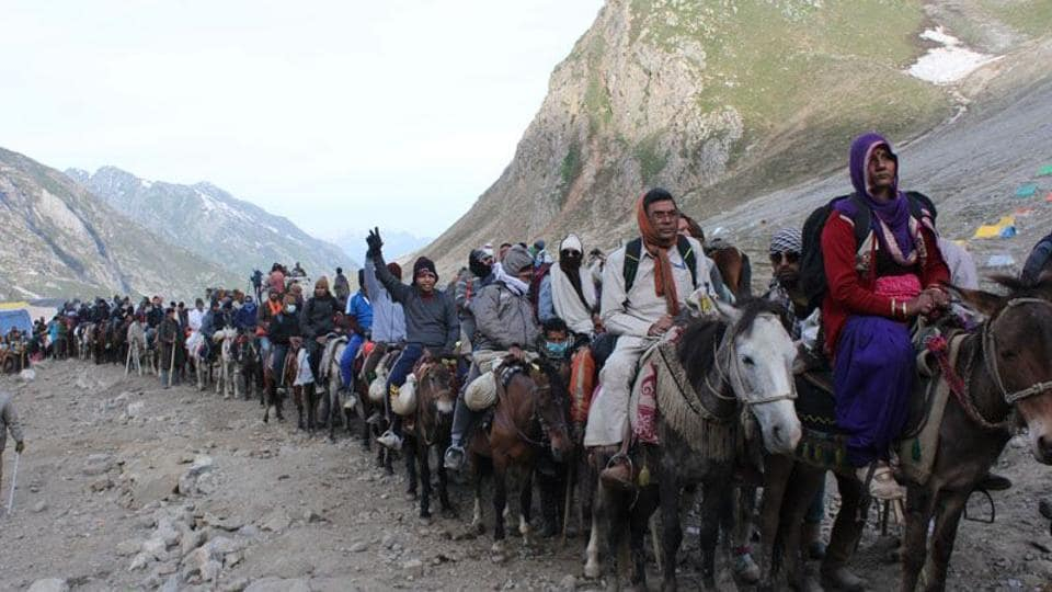 Dự kiến hàng chục ngàn người hành hương sẽ đến thăm đền thờ trong hang động Amarnath, nằm trên độ cao 3.880 mét trên dãy Himalaya